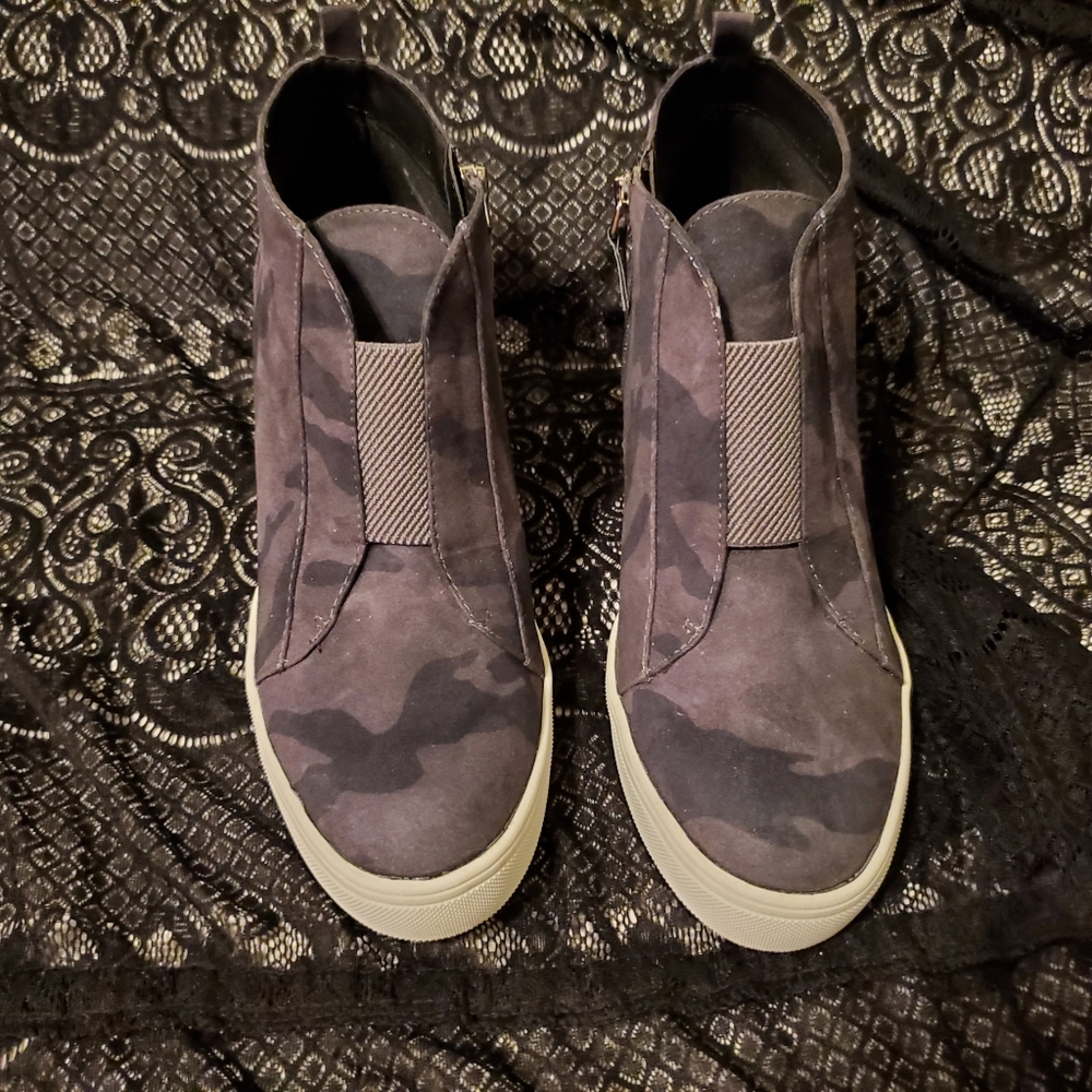 Mia camoflauge platform tennis shoes  black & gray sz 9